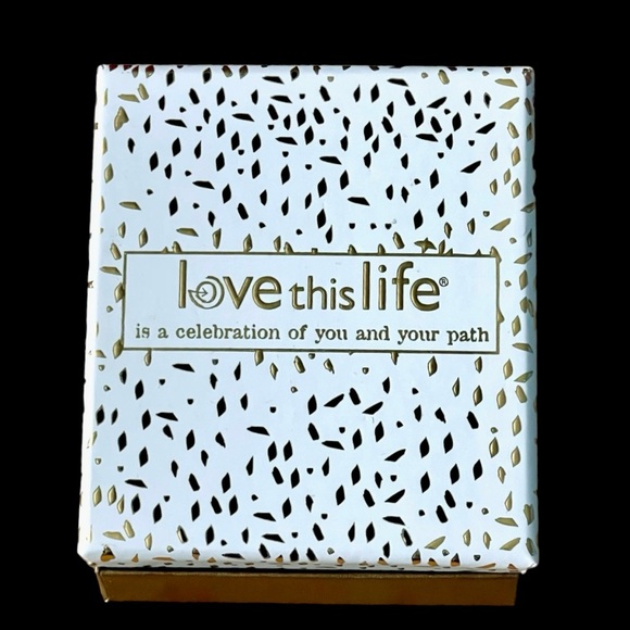 🆕Love this Life “Mom” Bangle Bracelet. New in box with price tag. - Picture 5 of 6
